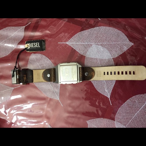 Watch - Picture 2 of 5